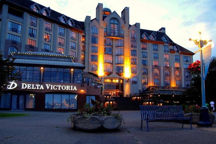 places to visit in victoria at night