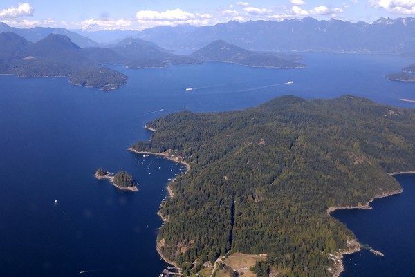 Seaplane flight in British Columbia, Howe Sound