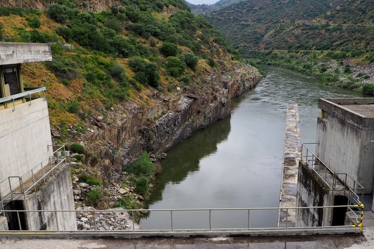 Valeira Dam, River Lock, Douro River Valley, Portugal River Cruise