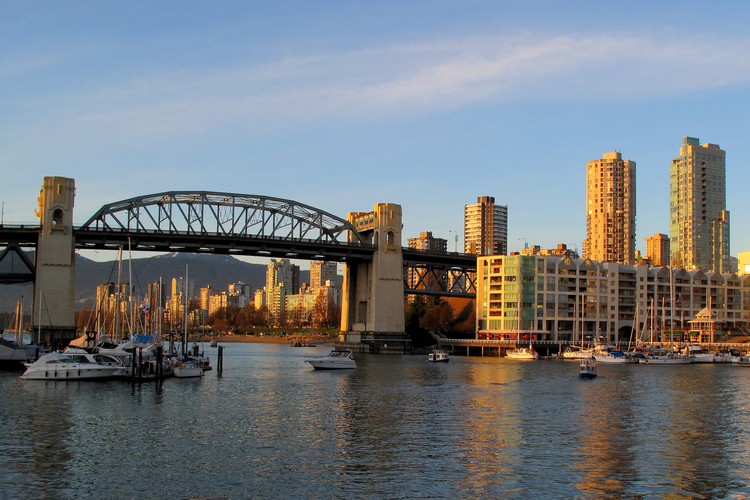 Ponte Burrard de Vancouver ao pôr do sol