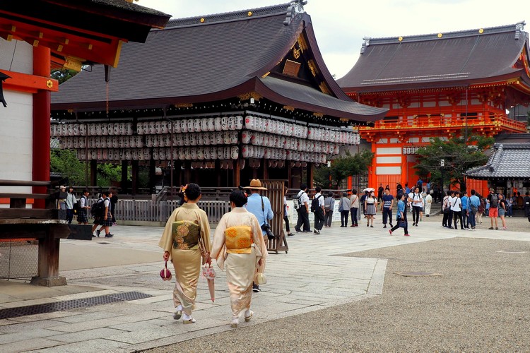 Yasaka Shrine in Kyoto Japan travel tips