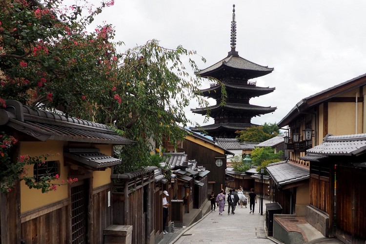 popular photo location for Pagoda in old part of Kyoto Japan, Pagoda in Gion District