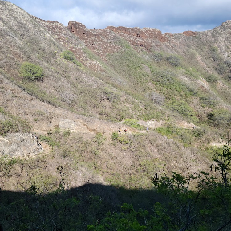 what it looks like inside the Diamond Head crater trail