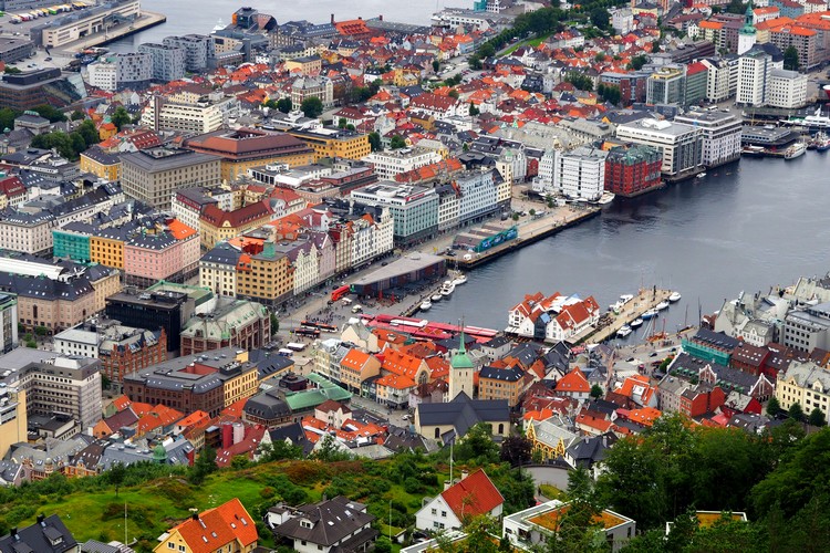 View of Bergen Harbor from Fløibanen upper station viewing platform.