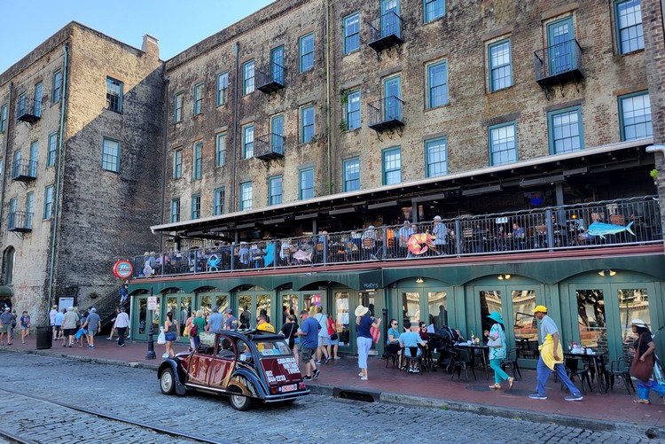 Restaurant East River Street in Savannah Historic District