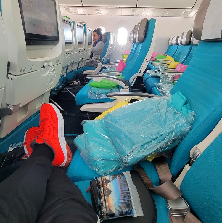 Lots of empty seats on the air tahiti nui flight from seattle to papeete