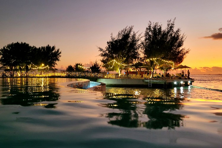 infinity pool at Te Moana Resort, best hotels in Papeete near Tahiti airport