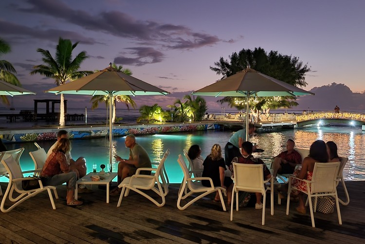 people dining at Taapuna Restaurant waterfront inside Te Moana Tahiti Resort