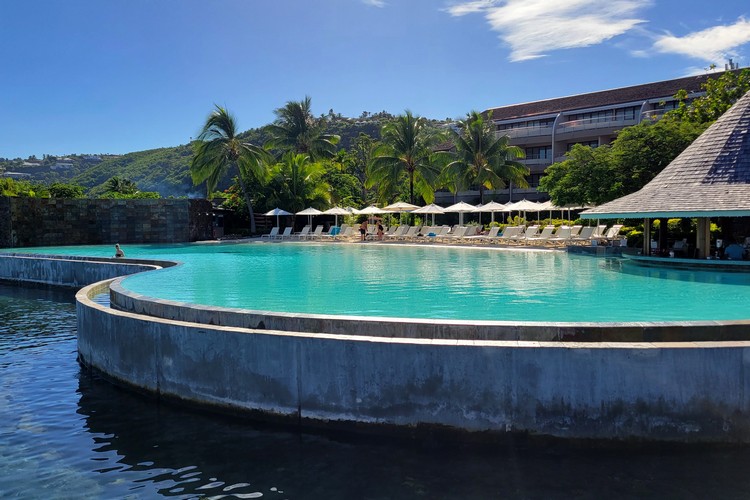 infinity pool at Te Moana Resort, best hotels near Tahiti airport