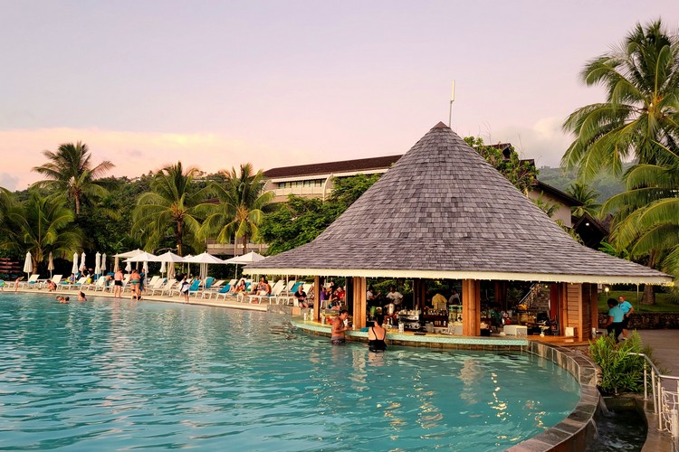 Swim up pool bar at Te Moana Tahiti Resort, best place to stay in Tahiti 