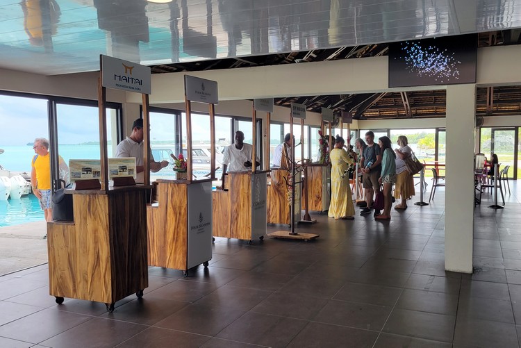 private hotel transfers from Bora Bora airport to Bora Bora luxury resorts on lagoon