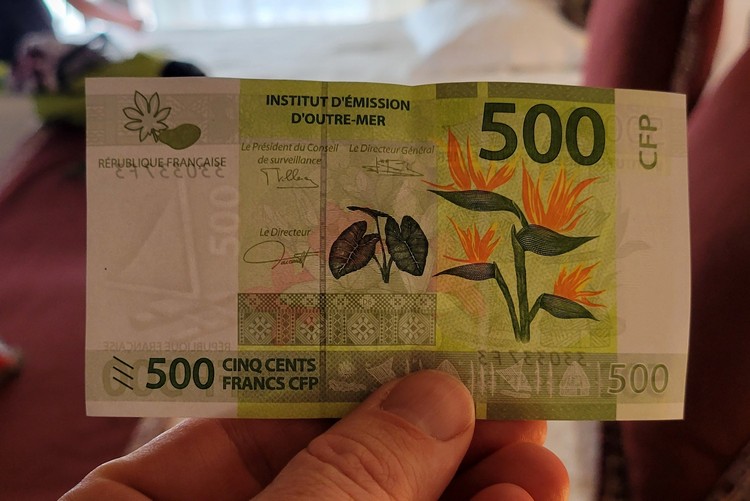 Bora Bora travel tips - the local currency, photo of paper bill 500 CFP, Francs