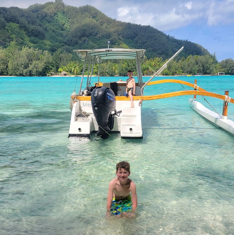 Moorea Miti Tours, snorkeling tour and swimming with sharks and rays in Moorea, clear water in lagoon, islands of French Polynesia