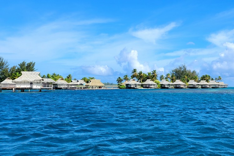 Hotel Intercontinental Moorea over water bungalows