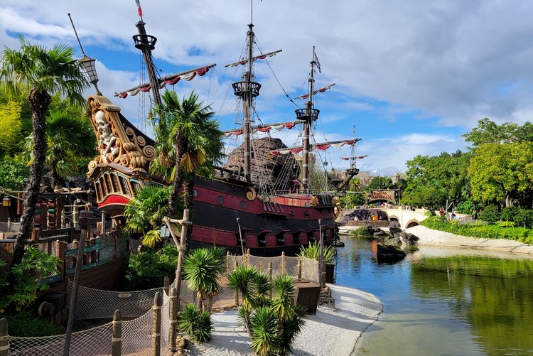 Pirate ship and beach on Adventure Island in Paris Disneyland
