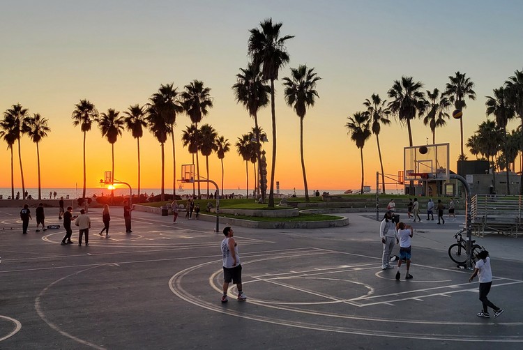 Venice beach basketball courts at sunset. 3 day weekend in Los Angeles itinerary