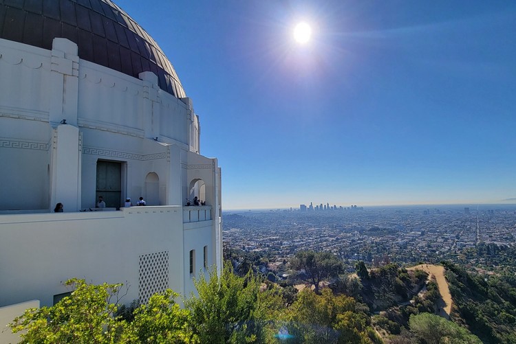 Spectacular views of downtown Los Angeles from Griffith Observatory